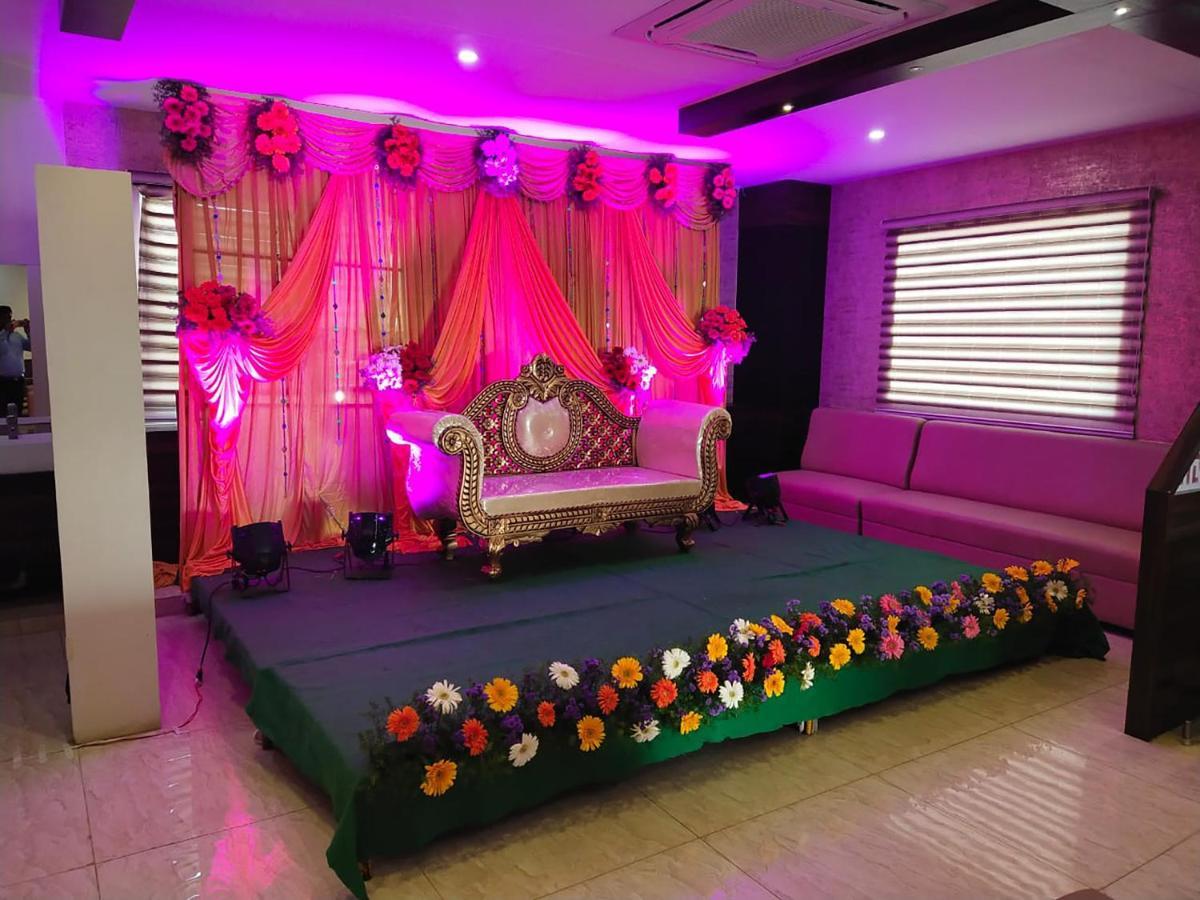 Kvr Capitol Suites Vijayawada Luaran gambar