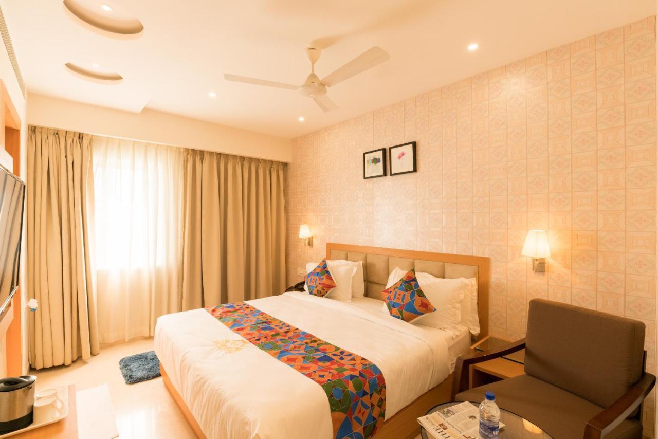 Kvr Capitol Suites Vijayawada Luaran gambar