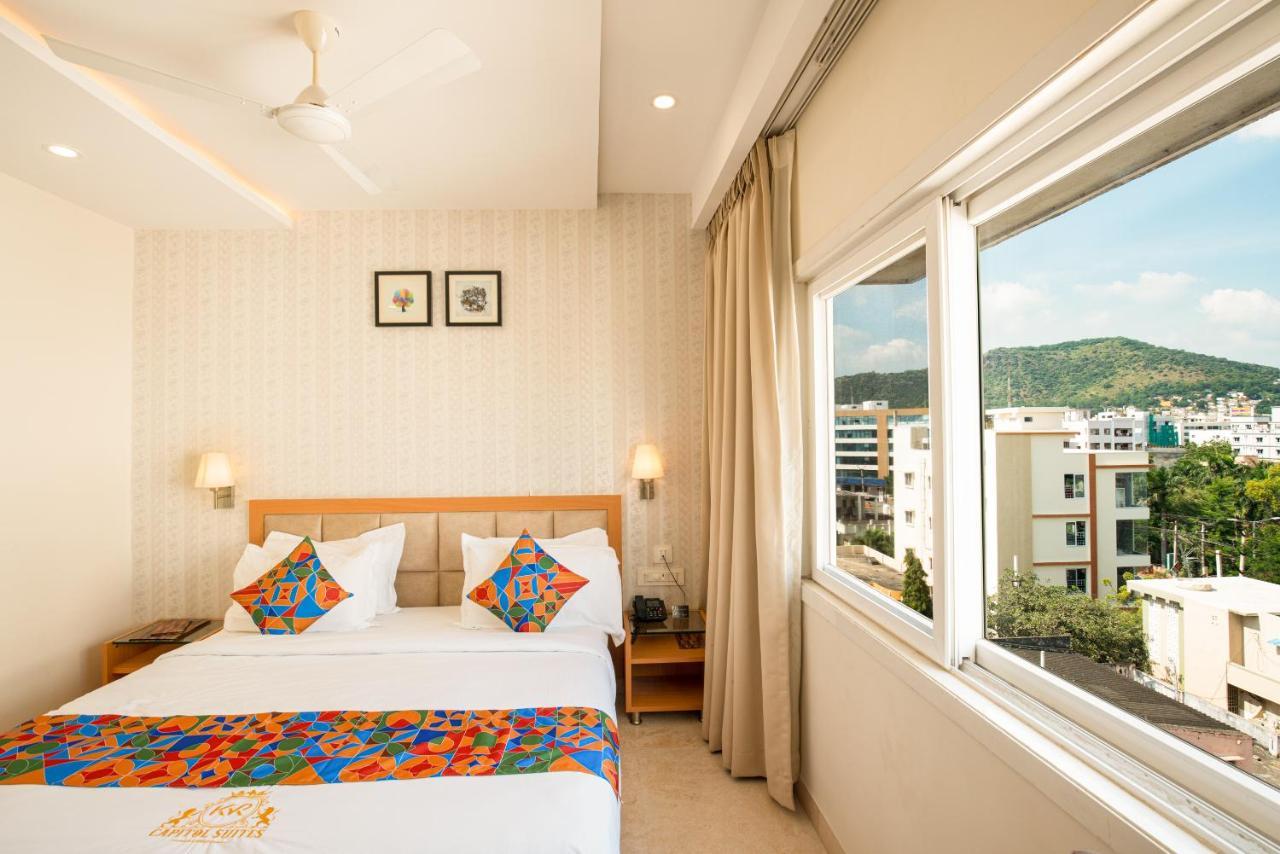 Kvr Capitol Suites Vijayawada Luaran gambar