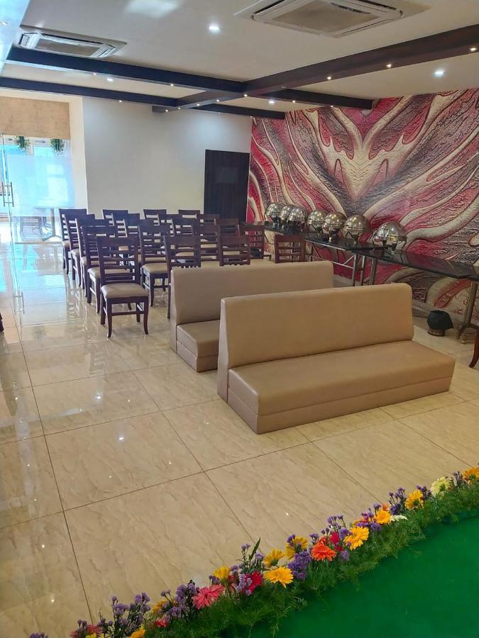 Kvr Capitol Suites Vijayawada Luaran gambar